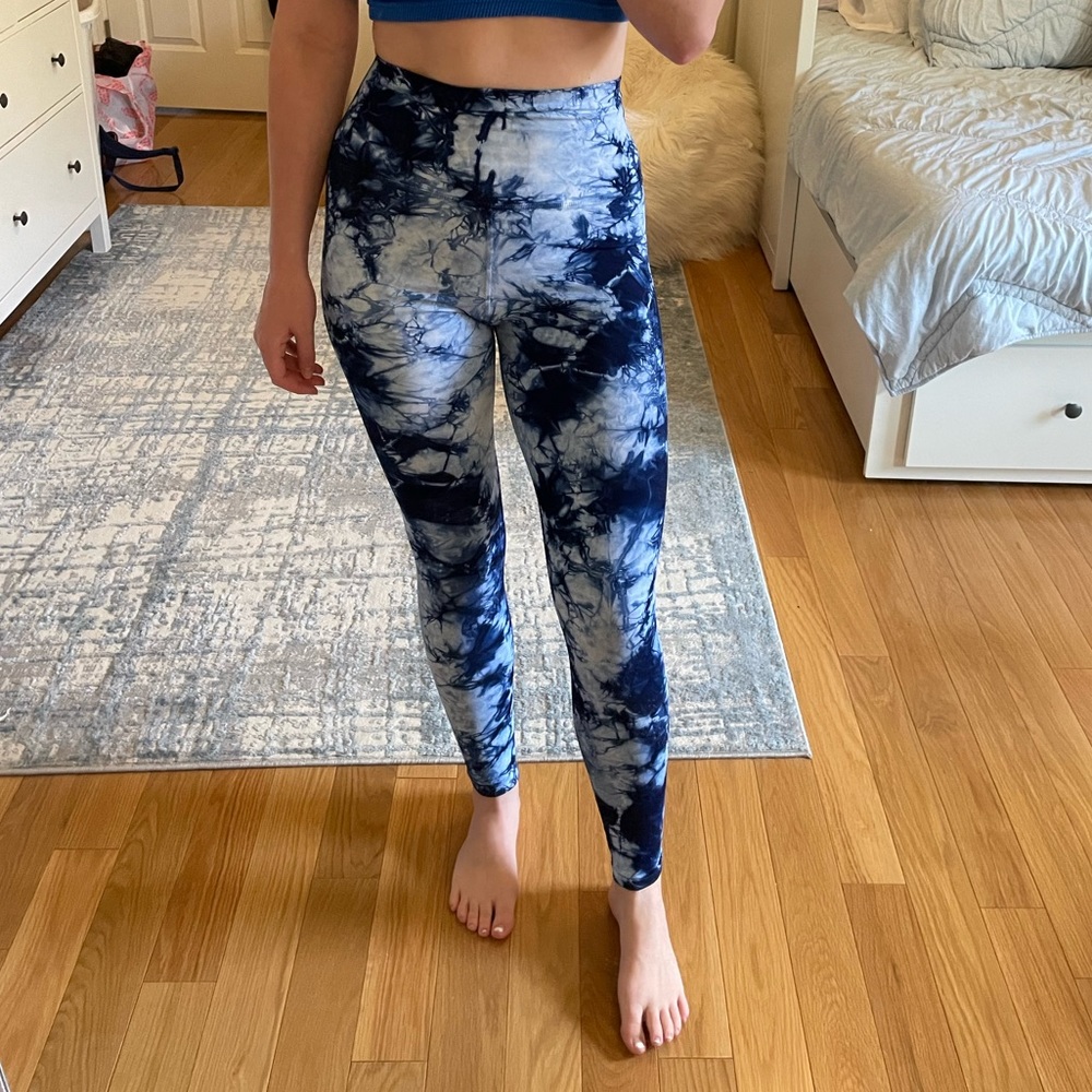 Blue tie dye leggings